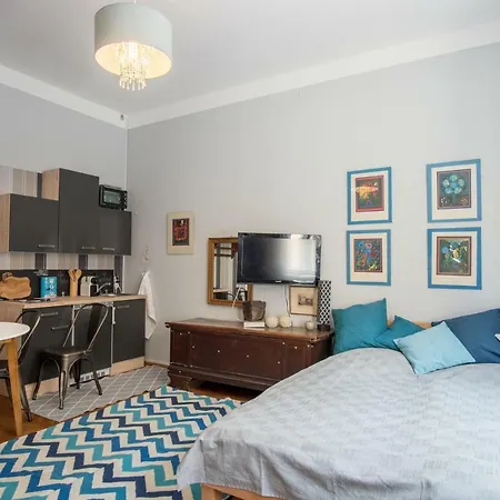Апартаменты Cozy In The Heart Of