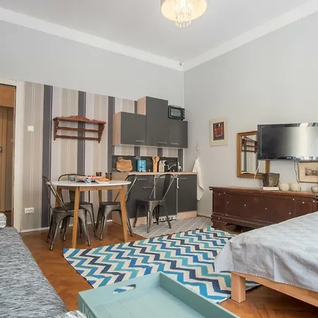 Апартаменты Cozy In The Heart Of Любляна